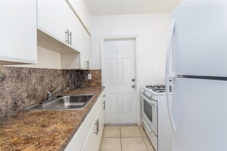 6913 Rue Vendome in Miami Beach, FL - Building Photo - Building Photo