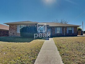 6400 High Lawn Terrace in Watauga, TX - Building Photo