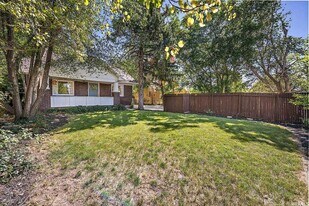 1870 E 3900 S in Holladay, UT - Building Photo