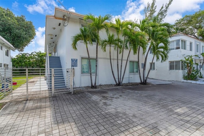 560 NE 63rd St in Miami, FL - Building Photo - Building Photo