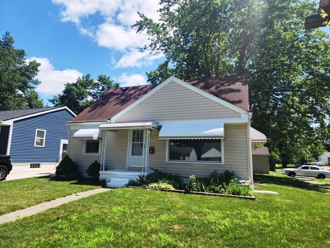 property at 1191 Hull Ave