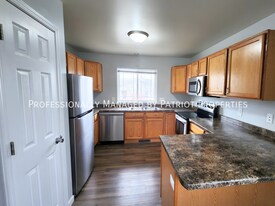 319 Tall Grass Trail in Sun Prairie, WI - Building Photo