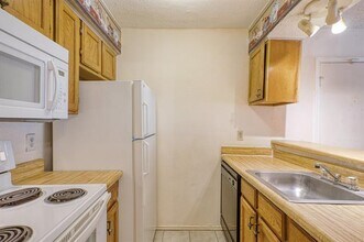 7621 McCallum Blvd in Dallas, TX - Building Photo - Building Photo