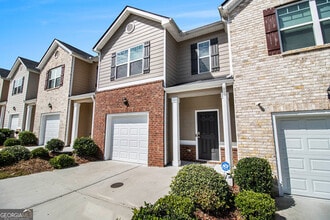 6884 Gallier St in Lithonia, GA - Building Photo - Building Photo