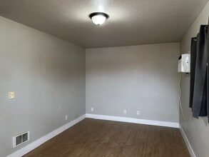 526 N 5th Ave in Oakdale, CA - Building Photo - Building Photo