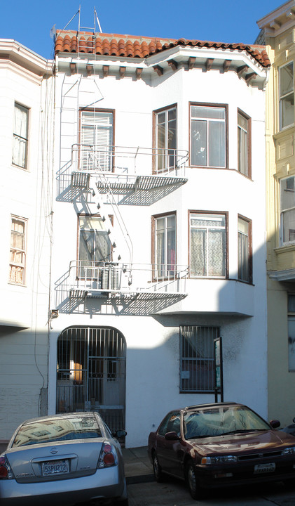 572 Vallejo St in San Francisco, CA - Building Photo