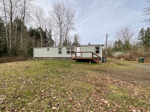 834 Tipsoo Loop S in Rainier, WA - Building Photo - Building Photo