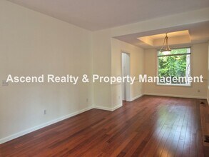 17359 Ashley Ct in Lake Oswego, OR - Building Photo - Building Photo