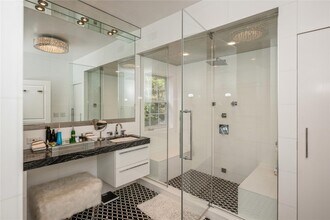 16 Willowood Ct in Westhampton, NY - Building Photo - Building Photo