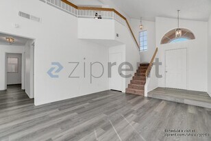 10005 Dove Ridge Dr in Las Vegas, NV - Building Photo