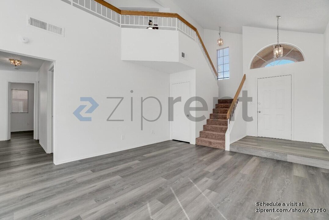 10005 Dove Ridge Dr in Las Vegas, NV - Building Photo