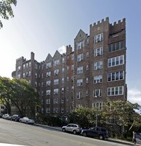 Stonecrest in Larchmont, NY - Building Photo