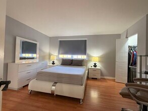 9725 Fontainebleau Blvd in Miami, FL - Building Photo - Building Photo