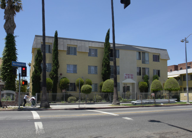 None in Los Angeles, CA - Foto de edificio - Building Photo