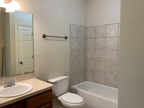 1425 W Villa Maria Rd in Bryan, TX - Building Photo - Building Photo