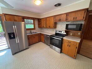 1054 N Eva Ave in Fayetteville, AR - Building Photo - Building Photo