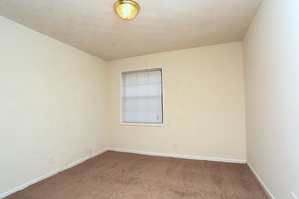 Highland Willows in Riverdale, GA - Building Photo - Interior Photo