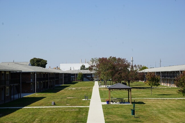 Ava Sterling Apartments in Sterling Heights, MI - Foto de edificio - Building Photo
