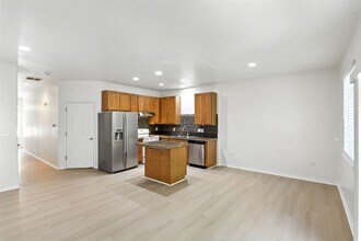 10911 NE Weidler St in Portland, OR - Building Photo - Building Photo