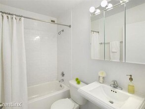 210 E 47th St-Unit -4F in New York, NY - Foto de edificio - Building Photo