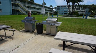 300 64th Ave in St Pete Beach, FL - Building Photo