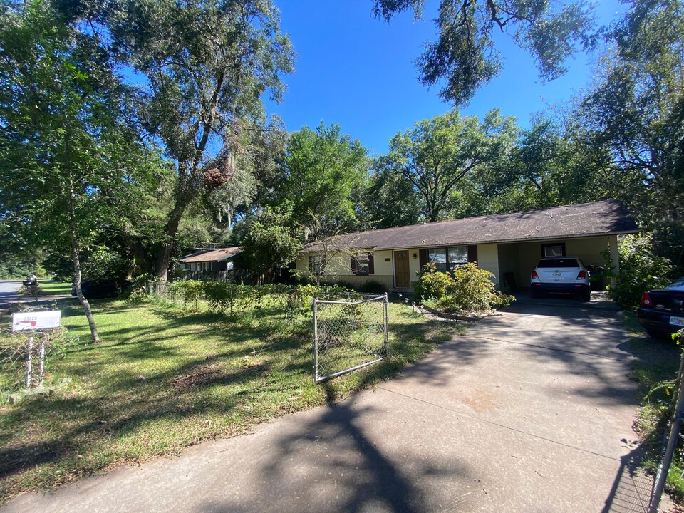 25323 SW 7th Ave in Newberry, FL - Building Photo