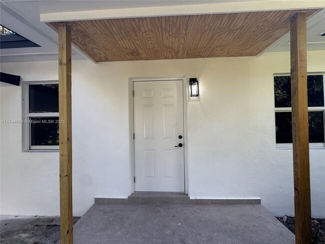 16097 NE 9th Pl in North Miami Beach, FL - Building Photo - Building Photo