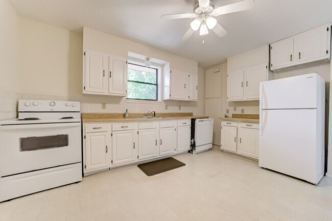 602 S Flood Ave in Norman, OK - Building Photo - Building Photo
