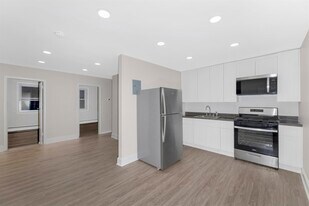 423 Avenue C in Bayonne, NJ - Building Photo