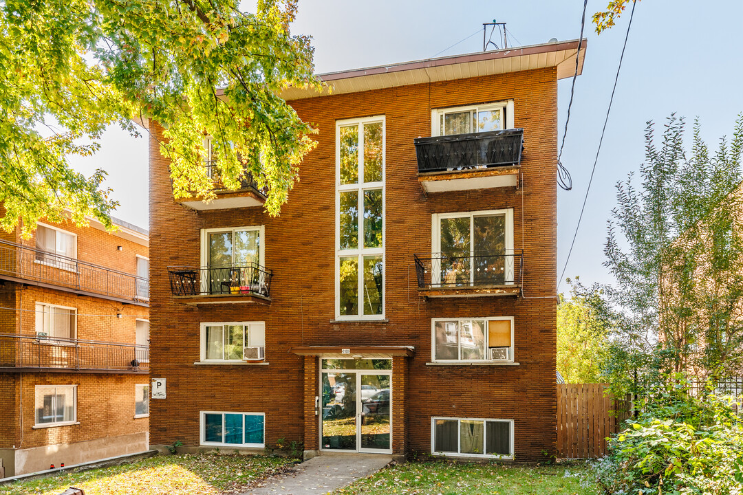 2100 Grand Blvd in Montréal, QC - Building Photo