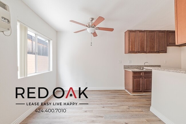 15005 Sherman Way in Los Angeles, CA - Building Photo - Building Photo