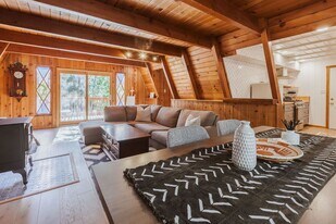 31120 All View Dr in Running Springs, CA - Building Photo