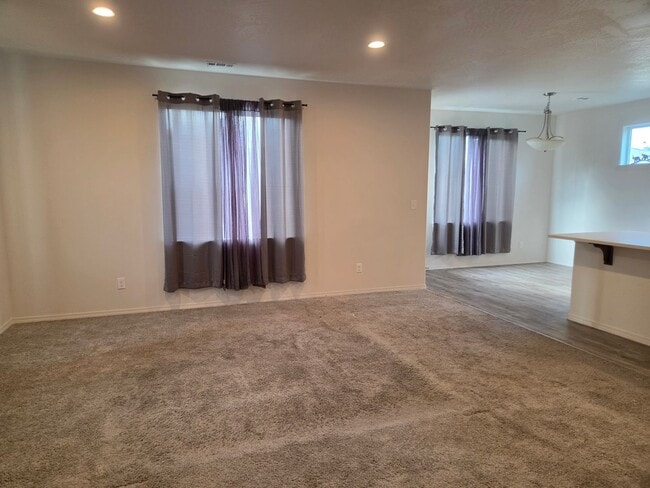 1005 Sequoia Rd in Moses Lake, WA - Building Photo - Building Photo