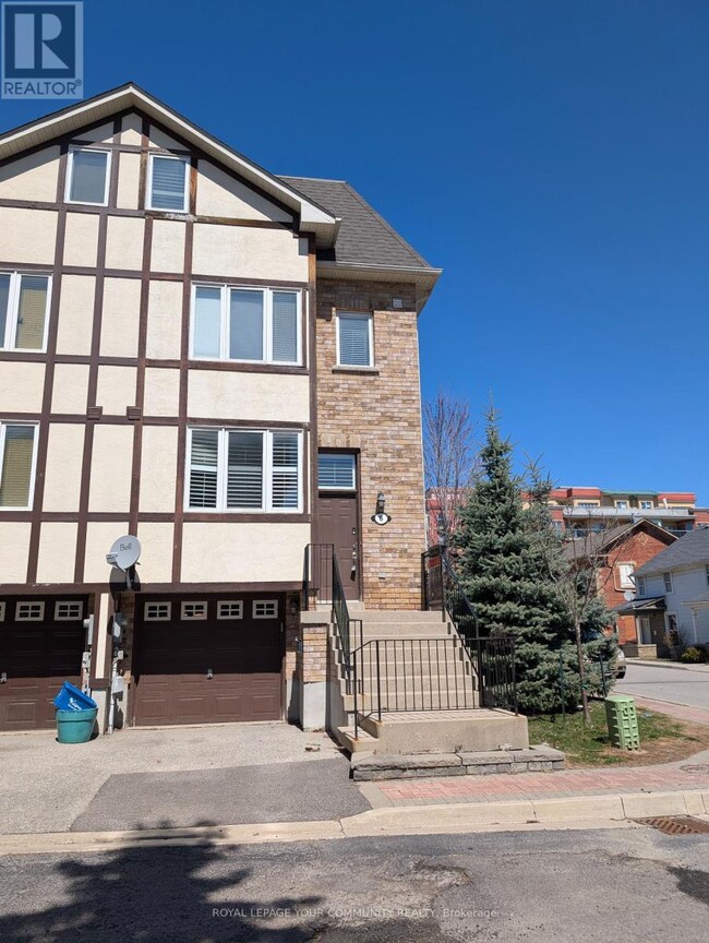 20-20 Wallace St in Vaughan, ON - Building Photo - Building Photo