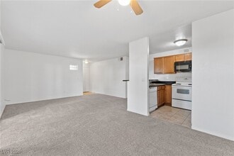 9325 W Desert Inn Rd in Las Vegas, NV - Building Photo - Building Photo