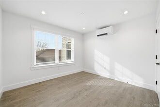 180 Deer Park Ave, Unit 303 in Babylon, NY - Building Photo - Building Photo