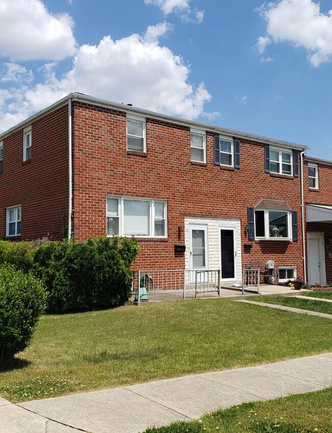 property at 926 Regina Dr