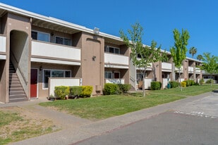 Villa Del Rio Apartments in Sacramento, CA - Building Photo