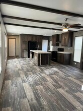 133 Lillian St in Conroe, TX - Foto de edificio - Building Photo