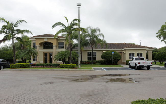 Captiva Club in Miami, FL - Foto de edificio - Building Photo