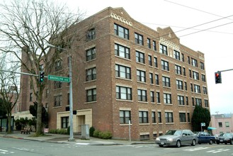 Cavalier Apartments in Seattle, WA - Building Photo - Building Photo