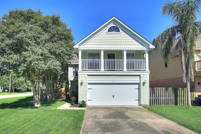 property at 711 Cien Rd