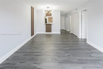365 NE 125th St in North Miami, FL - Building Photo - Building Photo