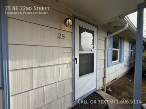 25 NE 22nd St in Gresham, OR - Building Photo - Building Photo