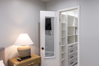 8141 Hinds Ave in North Hollywood, CA - Foto de edificio - Building Photo