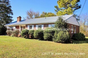 12977 W James Anderson Hwy in Buckingham, VA - Building Photo