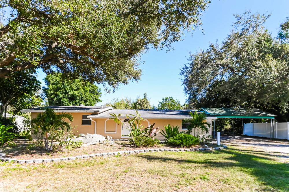 201 Fairview Ave in Ft. Myers, FL - Building Photo