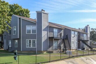 Summerwood Apartments in Irving, TX - Foto de edificio - Building Photo