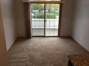14063 Plymouth Ave in Burnsville, MN - Building Photo - Building Photo