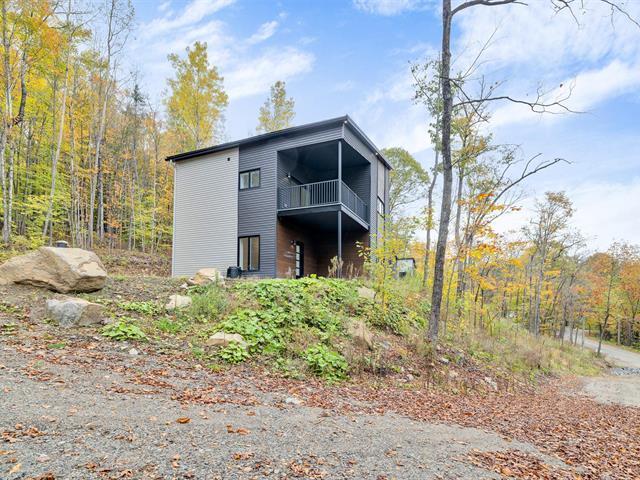 18 Chem. Taylor in Val-des-monts, QC - Building Photo